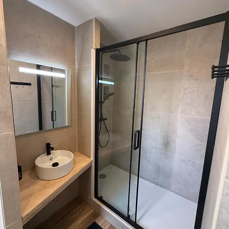 Cozy & Air-conditioned 2 Patte D'oie Quiet Neighborhood *