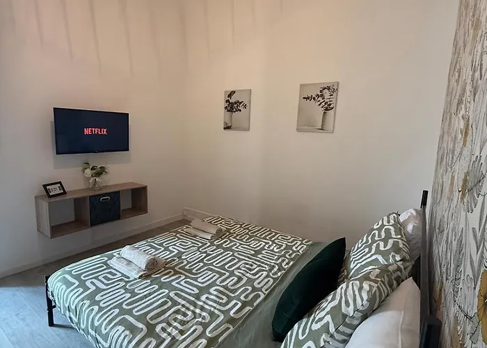 Cozy & Air-conditioned 2 Patte D'oie Quiet Neighborhood Apartment